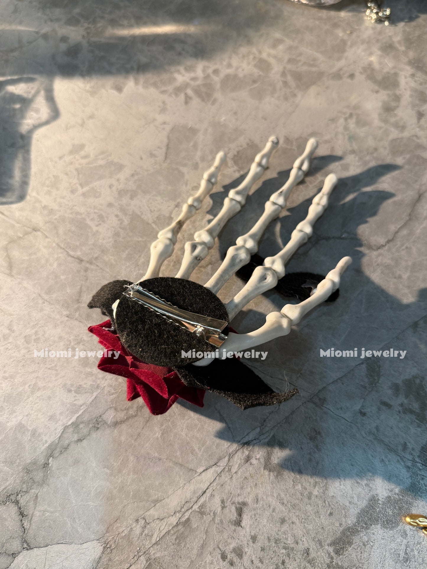 Witch skull hair clip