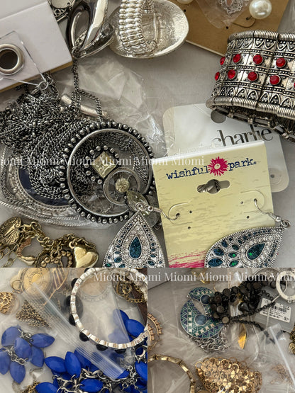 [Old stuff Stock] 30-40 pcs Mystery Jewelry jar old stuff lots of years