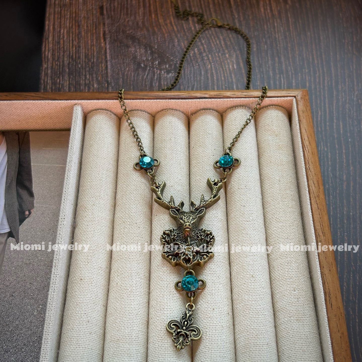 Vintage Moose Diamond-Inlaid Retro Style Original Design Sweater Chain, Retro High-End Necklace