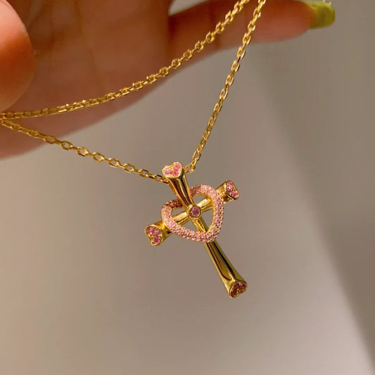 Love and Redemption: Pink Heart-shaped Cross Necklace. It has a niche design sense and is a clavicle chain with high-carbon diamonds.
