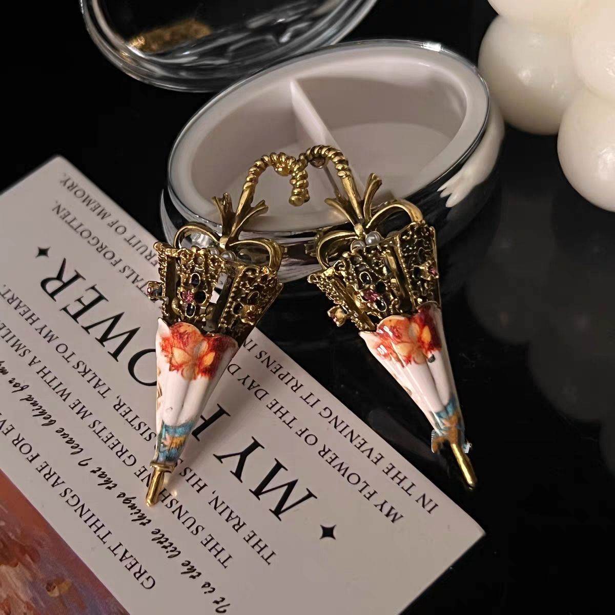 [Under the Sweet Flower Umbrella] Retro Heavy Craftsmanship Hollow Umbrella Earrings, Light Luxury Western Vintage, High-end Sense, Versatile Earrings whimsical