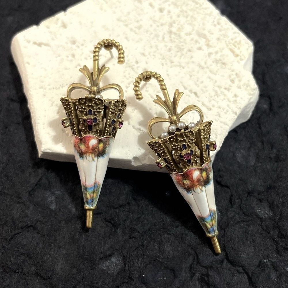 [Under the Sweet Flower Umbrella] Retro Heavy Craftsmanship Hollow Umbrella Earrings, Light Luxury Western Vintage, High-end Sense, Versatile Earrings whimsical