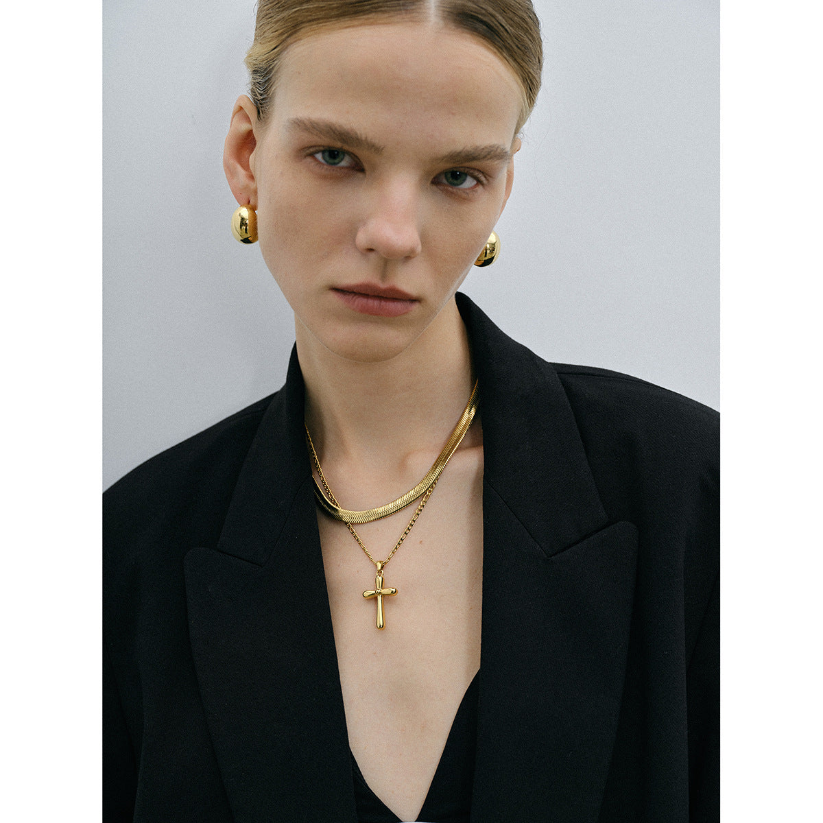 18k Gold Stainless Steel Cross Necklace Niche High-end Minimalist Cross Titanium Steel Necklace