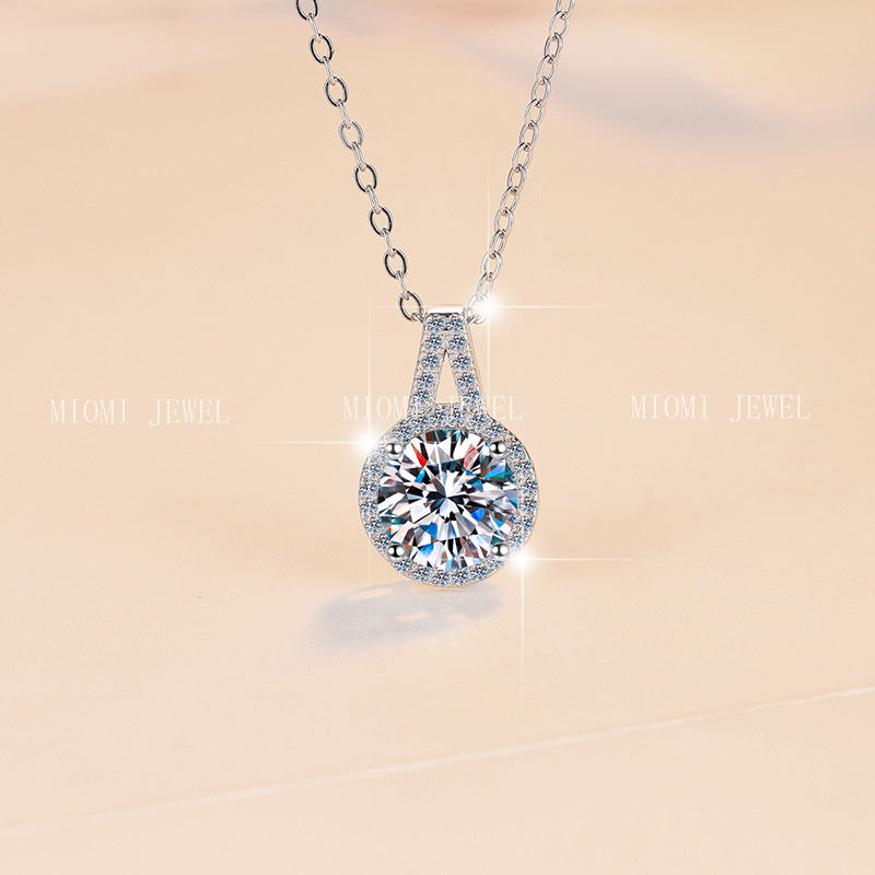 925 Sterling Silver Moissanite Pendant Clavicle Chain V-shaped Round Versatile Round Moissanite Necklace