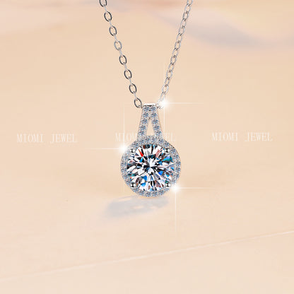 925 Sterling Silver Moissanite Pendant Clavicle Chain V-shaped Round Versatile Round Moissanite Necklace