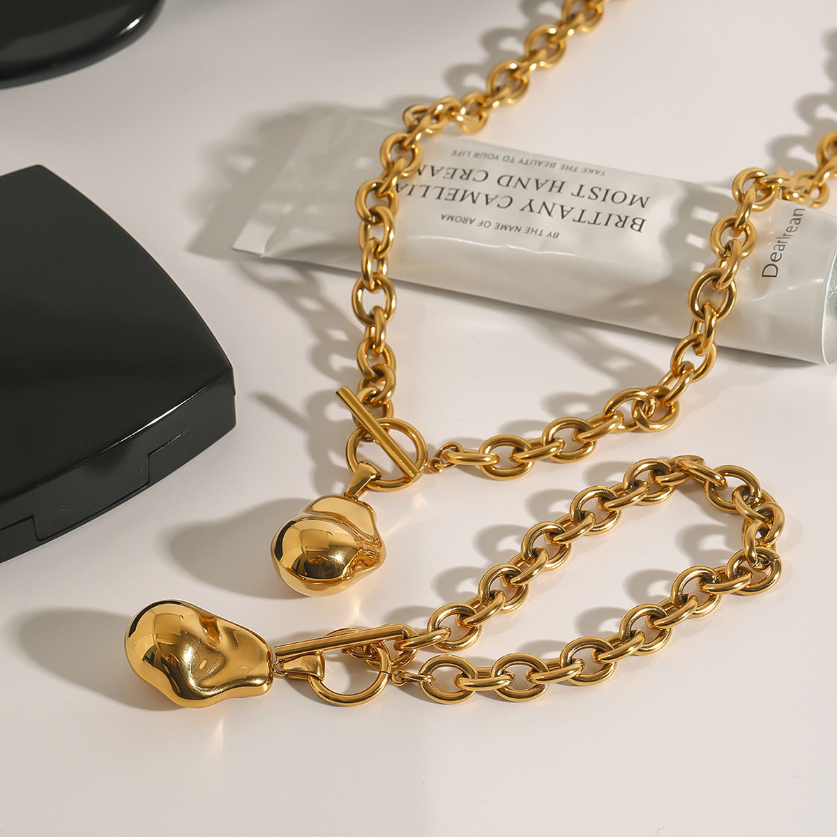 Titanium Steel Necklace Accessories Light Luxury High-end Gold Collarbone Chain Non-fading Stainless Steel Jewelry