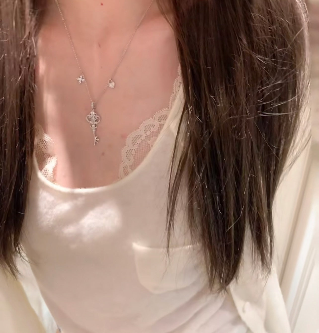 Sterling Silver S925Brushed Craft Iris Flower Fairy Wand Key Necklace for Women, Niche Light Luxury High-end Collarbone Chain