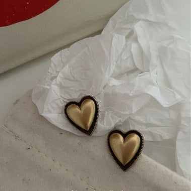 Sterling Silver S925 Vintage Gold Heart Stud Earrings Antique Craftsmanship Mid-century Style High-end Three-dimensional Peach Heart Earrings for Women