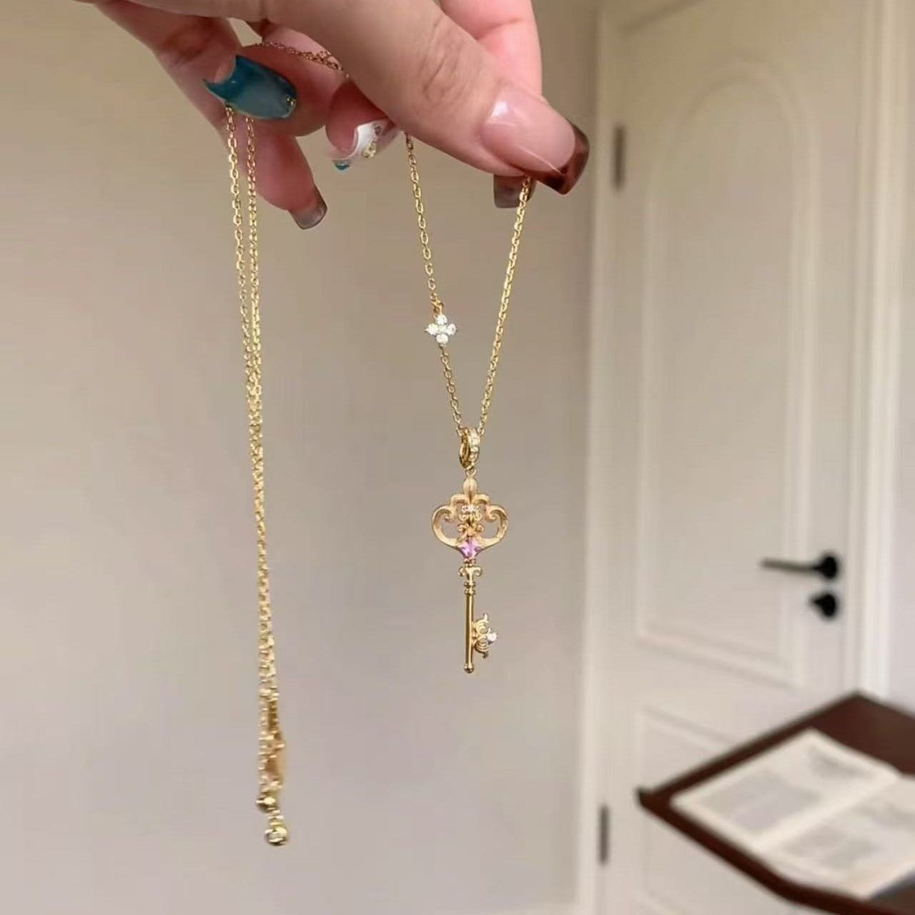 Sterling Silver S925Brushed Craft Iris Flower Fairy Wand Key Necklace for Women, Niche Light Luxury High-end Collarbone Chain