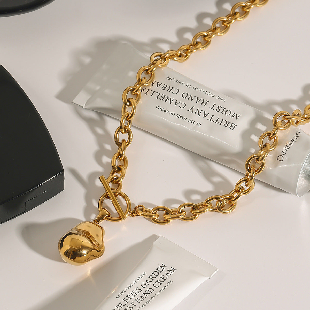 Titanium Steel Necklace Accessories Light Luxury High-end Gold Collarbone Chain Non-fading Stainless Steel Jewelry