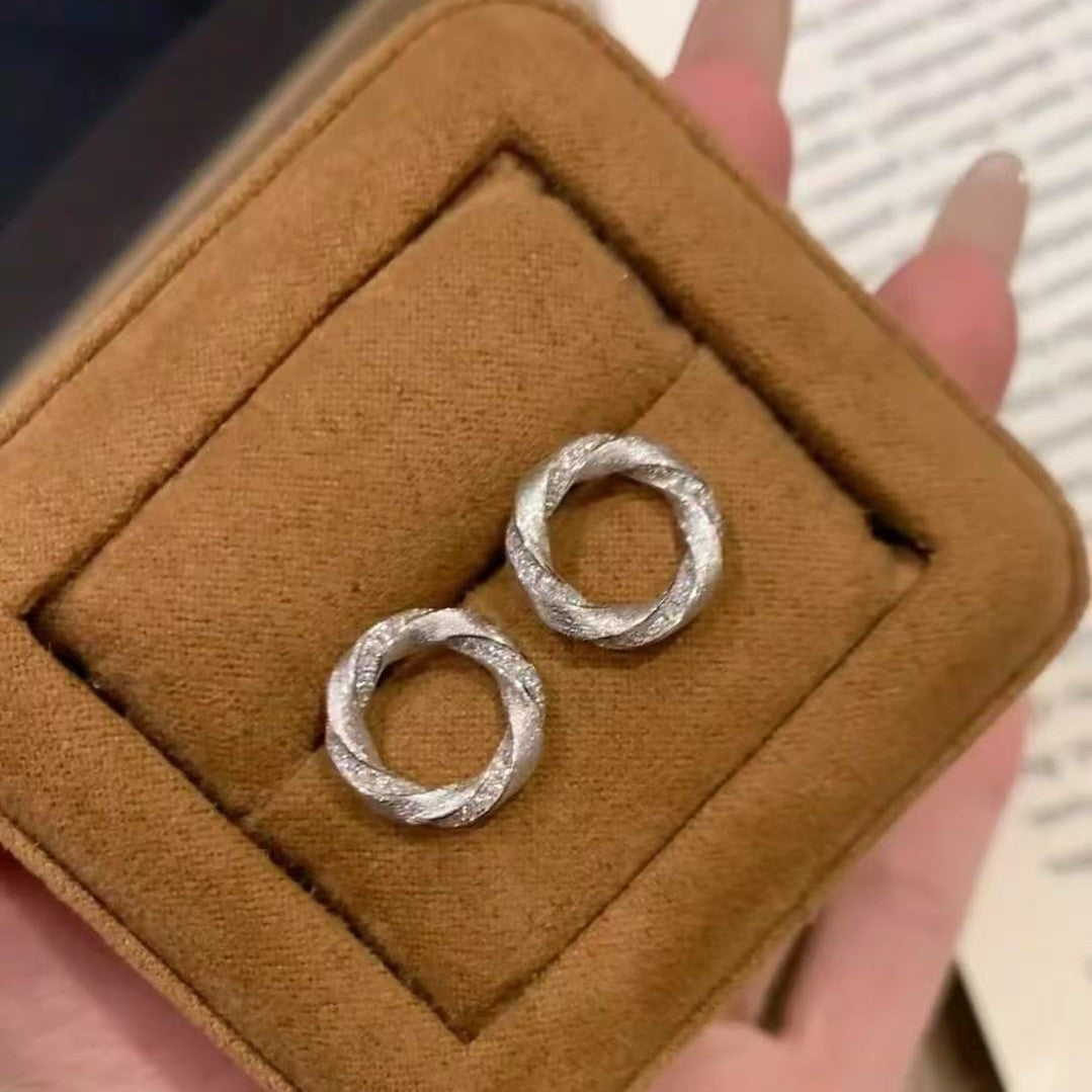 S925 Sterling Silver Brushed Craft Earrings Maltose Spiral Mobius Earrings Light Luxury Versatile Niche Earrings