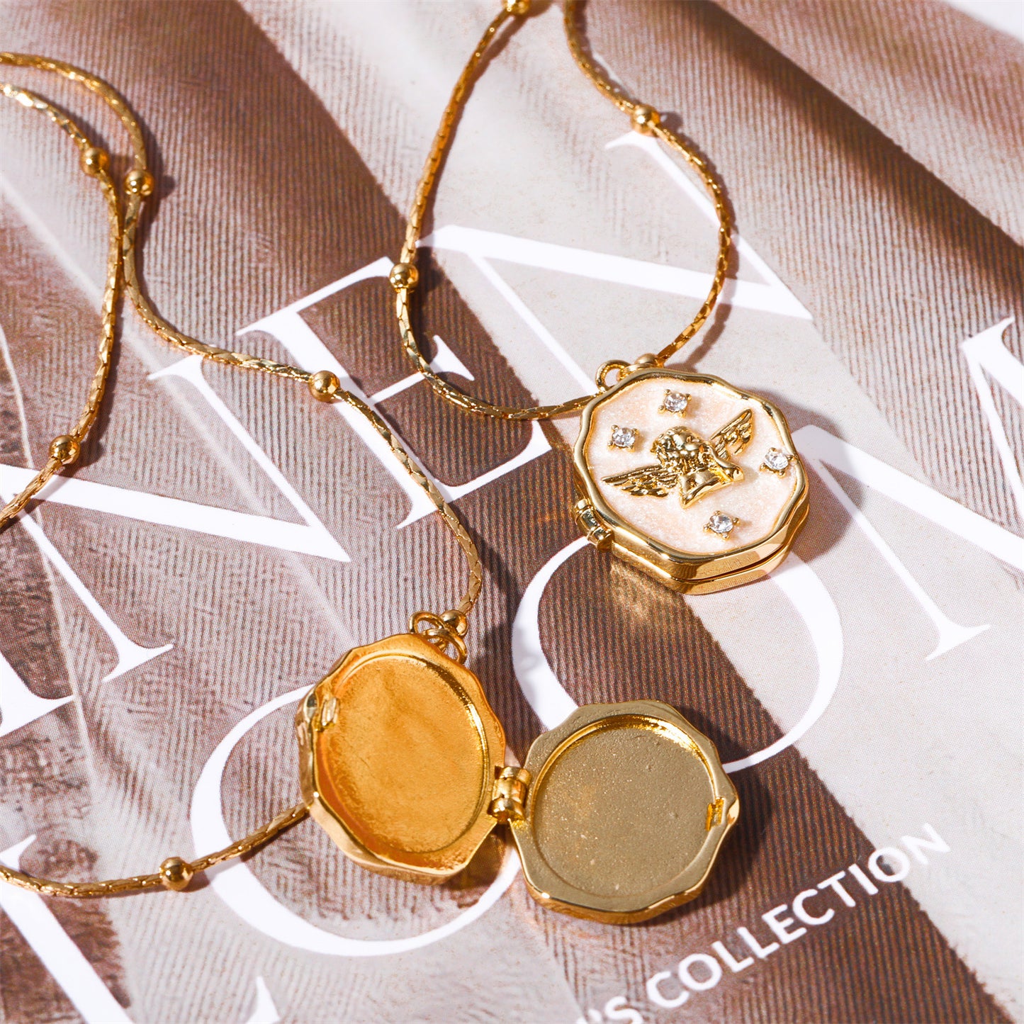 Angel Open and Close Photo Album Box Necklace Pet Photo Frame Necklace for Women Artistic Retro Collarbone Chain