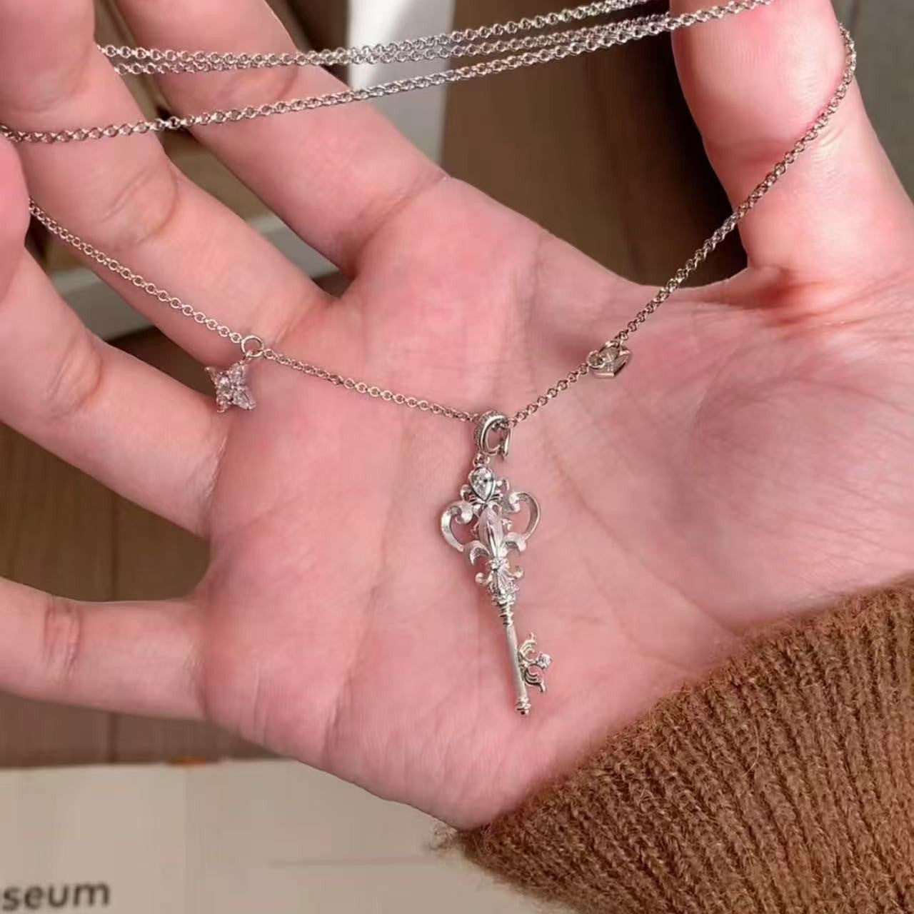 Sterling Silver S925Brushed Craft Iris Flower Fairy Wand Key Necklace for Women, Niche Light Luxury High-end Collarbone Chain