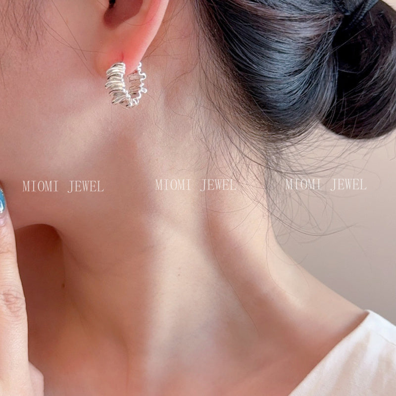 18K Real Gold Plated Irregular Metal Earrings Ear Clips Light Luxury Niche Design Sense Wrinkled Hoop Earrings Stud Earrings Jewelry