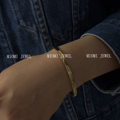 2025 New Stainless Steel Bracelet Hot-Selling Luxury High-End Micro-Paved Zirconia High-Grade Women's Bracelet