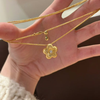 S925 Sterling Silver Brushed Small Gold Flower Necklace Niche Exquisite High-end Flower Collarbone Chain
