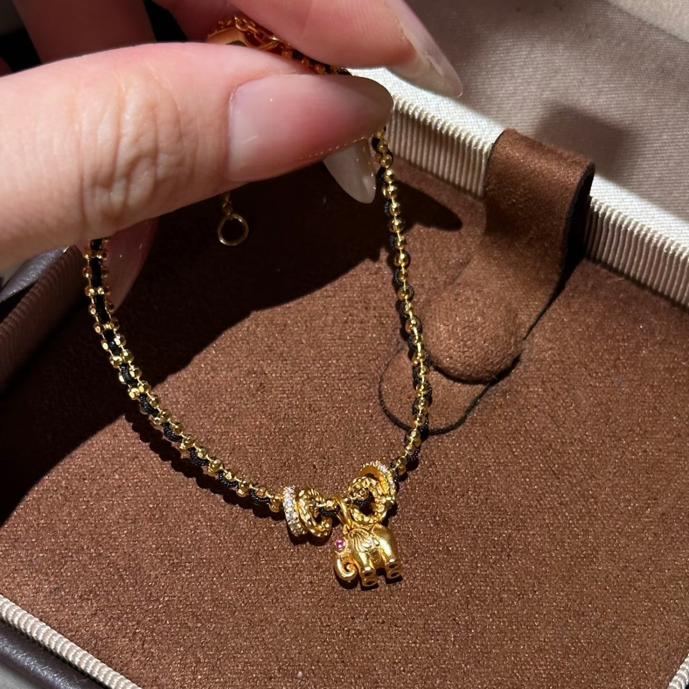 Pure Silver S925 Elephant Braided Black Gold Red Rope Bracelet Design Small Waist Bracelet Vintage Hand Jewelry Light Luxury Versatile