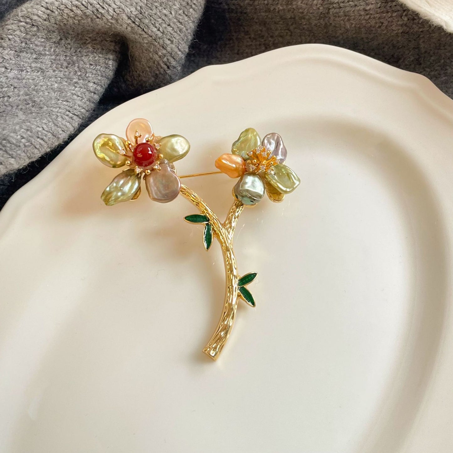 Baroque Pearl Tassel Floral Brooch Fashion Niche Pin ins Premium Suit Brooch
