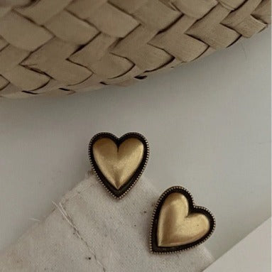 Sterling Silver S925 Vintage Gold Heart Stud Earrings Antique Craftsmanship Mid-century Style High-end Three-dimensional Peach Heart Earrings for Women