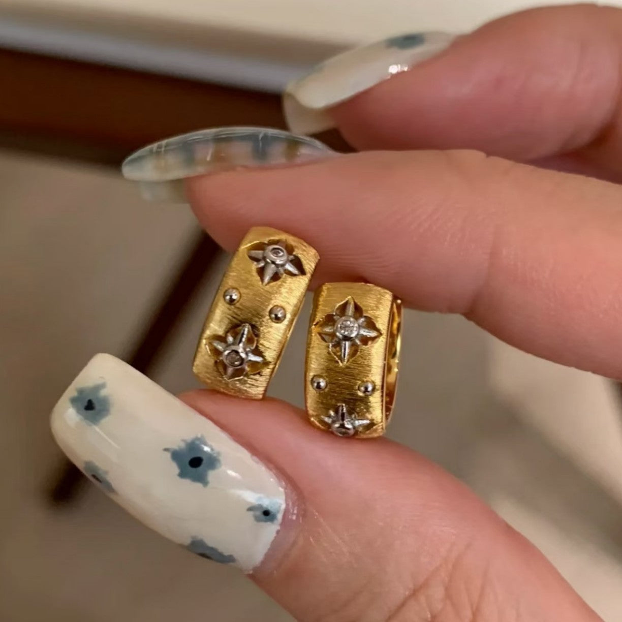 Pure Silver S925 Vintage Gold Eight-Pointed Star Brushed Earrings Retro Design Hollow Four-Leaf Flower Ear Clips