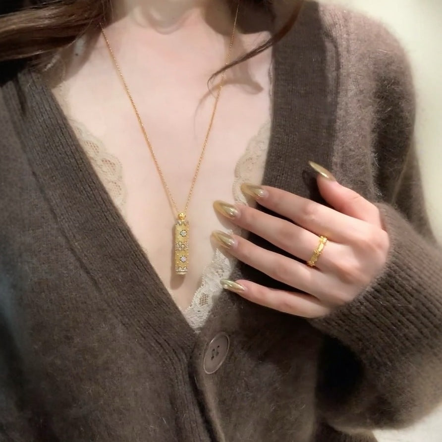 Italian Light Luxury Style Brushed Gold Cylinder Pendant Magic Wand Scepter Necklace for Women Niche Light Luxury High-end Clavicle Chain