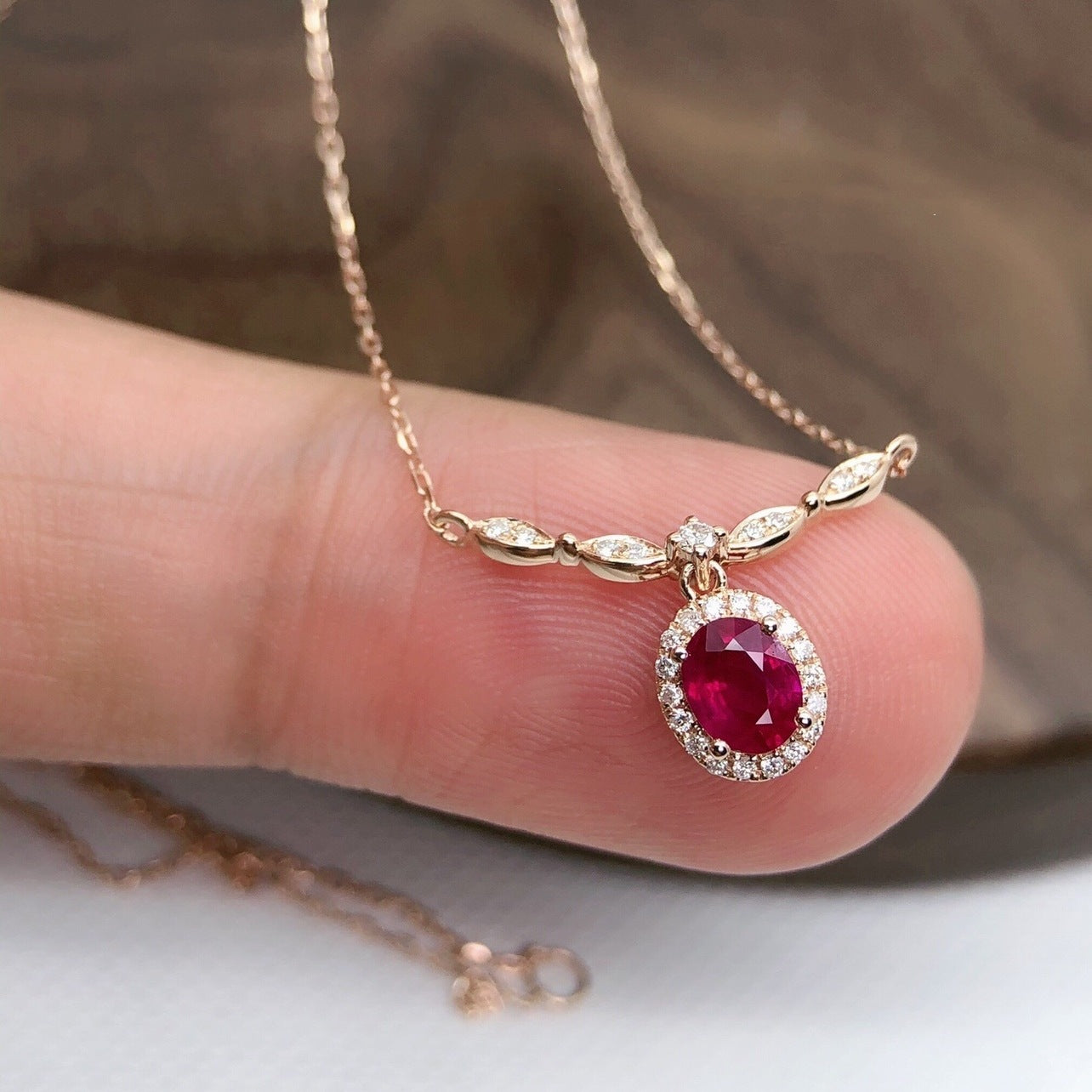 S925 Sterling Silver Pigeon Blood Ruby Pendant Necklace for Women, Niche Light Luxury, Rich Family Style, Evening Accessories, Collarbone Chain