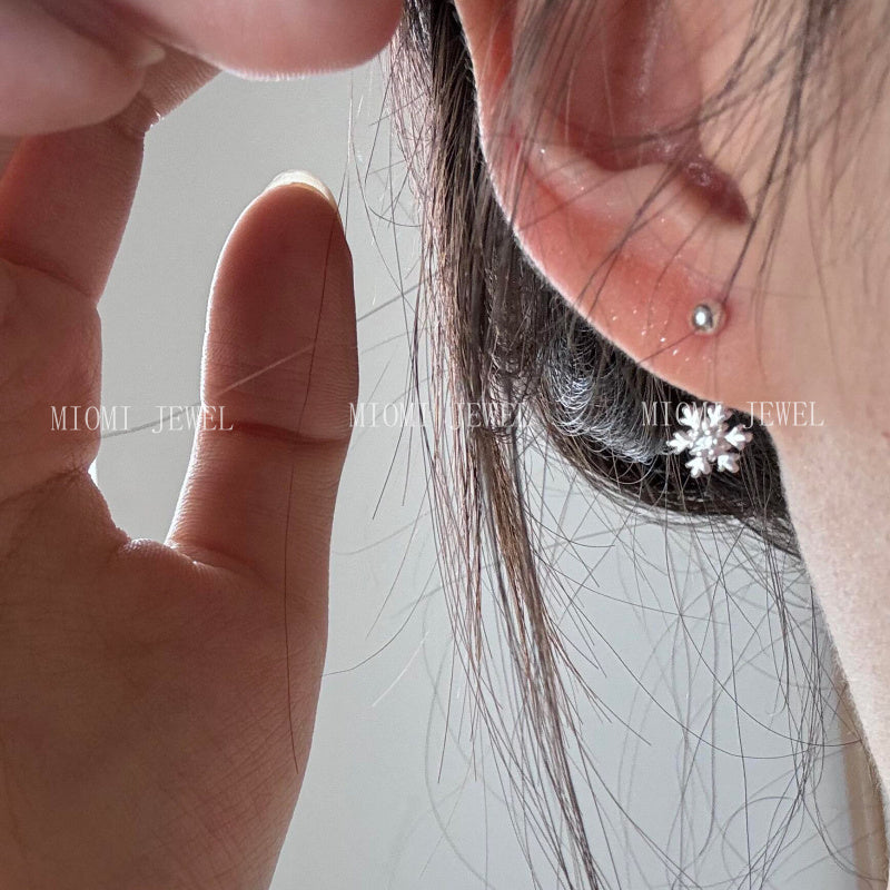 S925 Sterling Silver Snowflake Stud Earrings for Women, Niche Design, Simple and Versatile, Korean Christmas Ear Piercing Jewelry