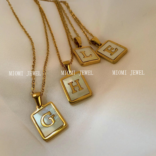18K Gold Stainless Steel Letter A-Z Necklace Jewelry White Shell Letter Pendant Necklace for Women