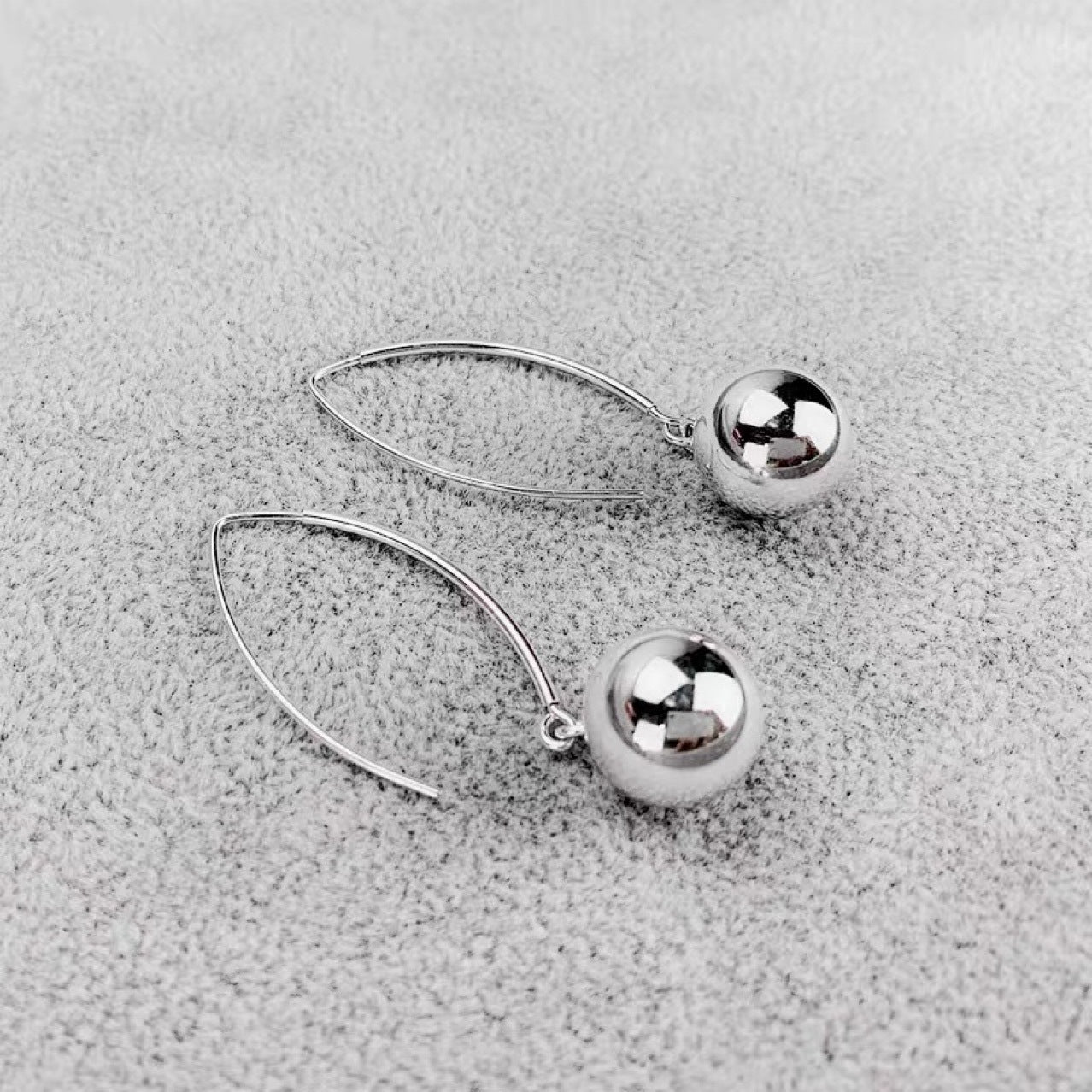 Pure Silver S925 Silver Ball Earrings Round Ball Earrings for Women Elegant Long Clip-on Earrings Studs High-end Feel