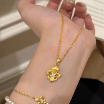 Italian Craft Vintage Style Brushed Craft Double-Sided Brushed Iris Flower Necklace Light Luxury Style High-End Collarbone Chain