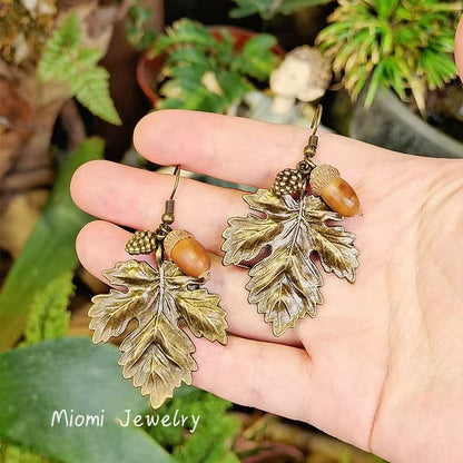 Forest-Style Handmade Vintage Creative Fresh Minimalist Necklace for Women - with Baby's Breath Dried Flowers, Preserved Plants & Glass Cover, Versatile
