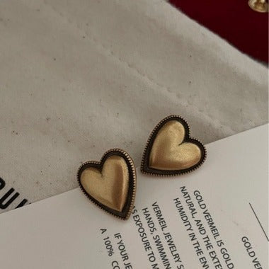 Sterling Silver S925 Vintage Gold Heart Stud Earrings Antique Craftsmanship Mid-century Style High-end Three-dimensional Peach Heart Earrings for Women