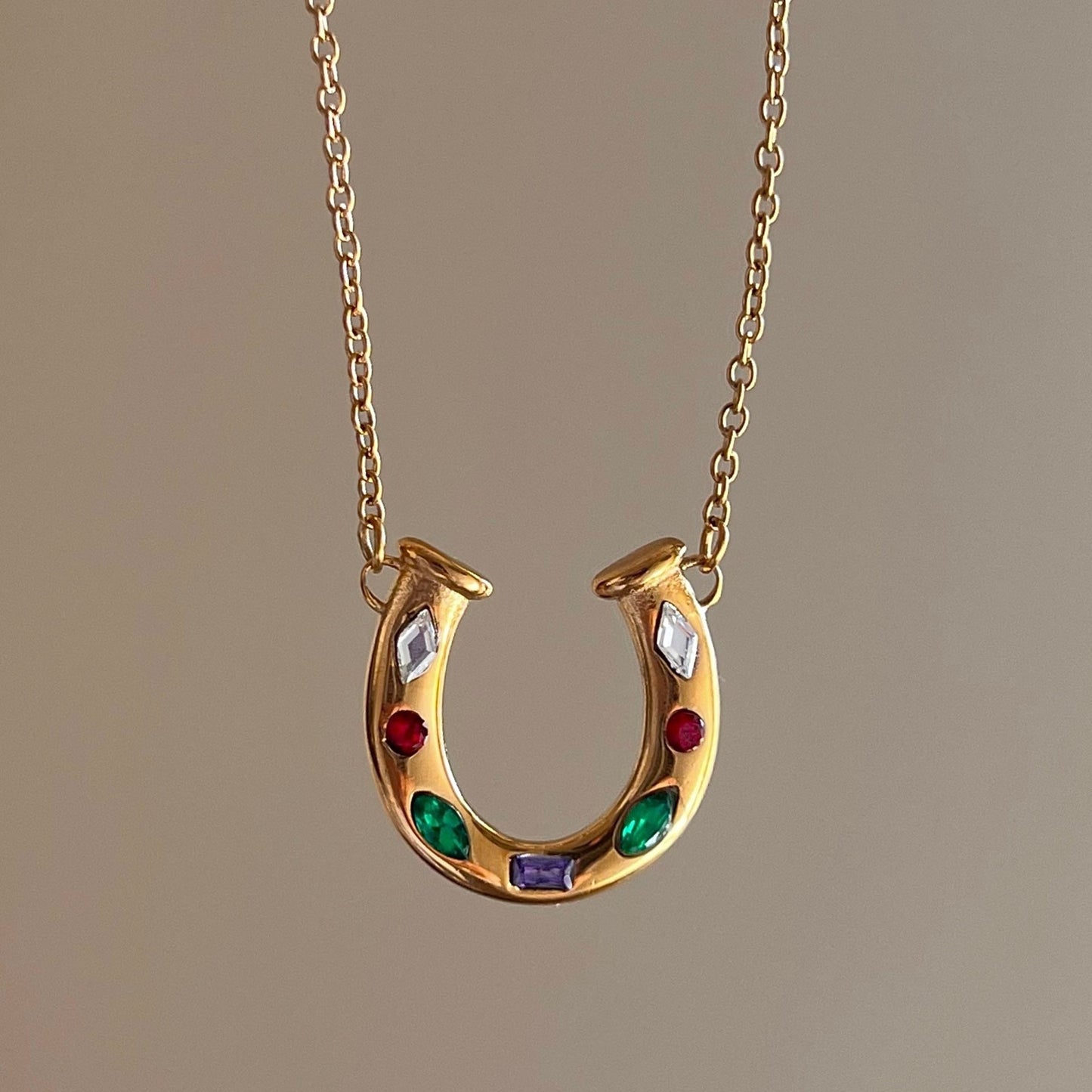 Stainless Steel gold Lucky Horseshoe U-Shaped Necklace Rainbow Element Kaleidoscope Lucky Symbol Inlaid Diamond Collarbone Chain for Women Color Retention