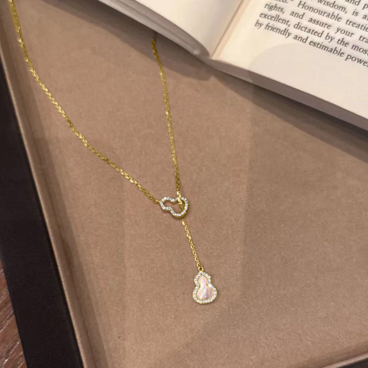 S925Pure Silver Natural Pink Mother-of-Pearl Fortune Gourd Necklace Light Luxury High-End Elegant Exquisite Versatile Collarbone Choker