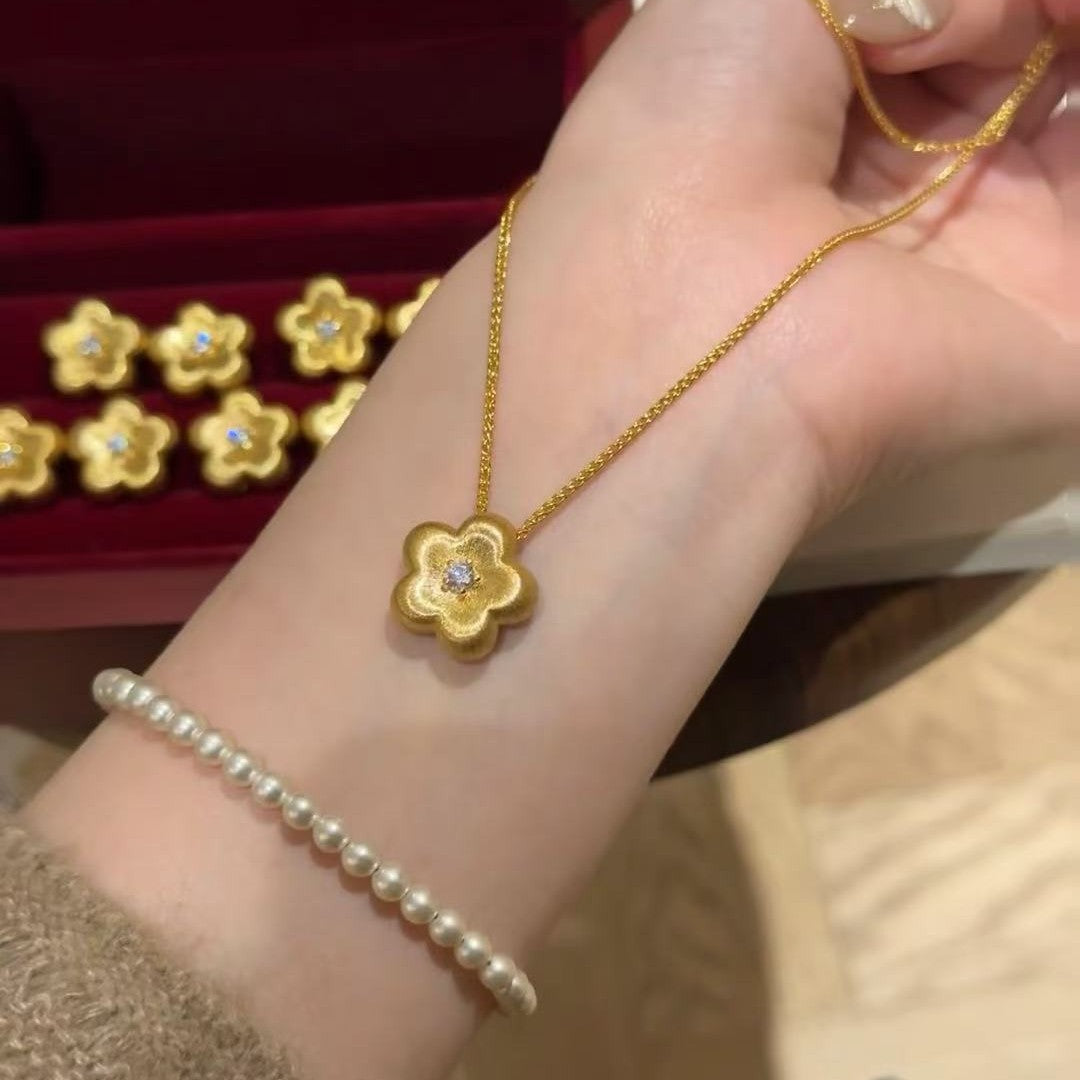 S925 Sterling Silver Brushed Small Gold Flower Necklace Niche Exquisite High-end Flower Collarbone Chain