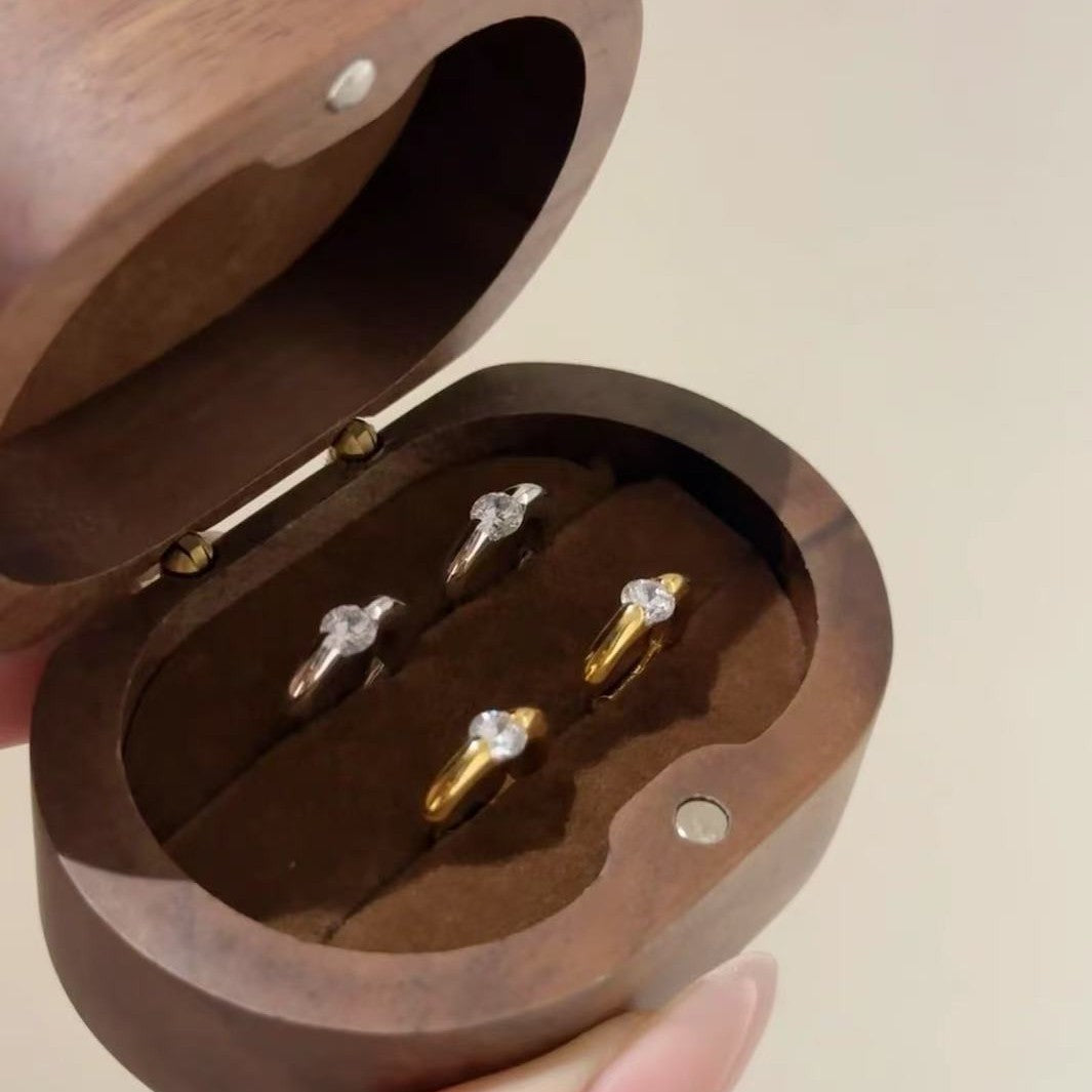 High Carbon Diamond UFO Earrings Daily Versatile Earrings Light Luxury High-end Niche Design Simple and Exquisite