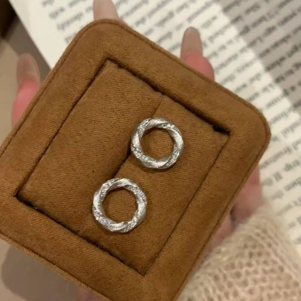 S925 Sterling Silver Brushed Craft Earrings Maltose Spiral Mobius Earrings Light Luxury Versatile Niche Earrings