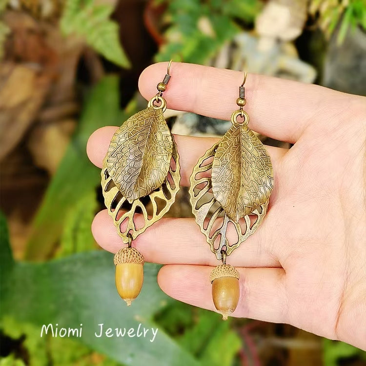 Forest-Style Handmade Vintage Creative Fresh Minimalist Necklace for Women - with Baby's Breath Dried Flowers, Preserved Plants & Glass Cover, Versatile