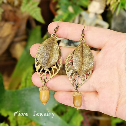 Forest-Style Handmade Vintage Creative Fresh Minimalist Necklace for Women - with Baby's Breath Dried Flowers, Preserved Plants & Glass Cover, Versatile