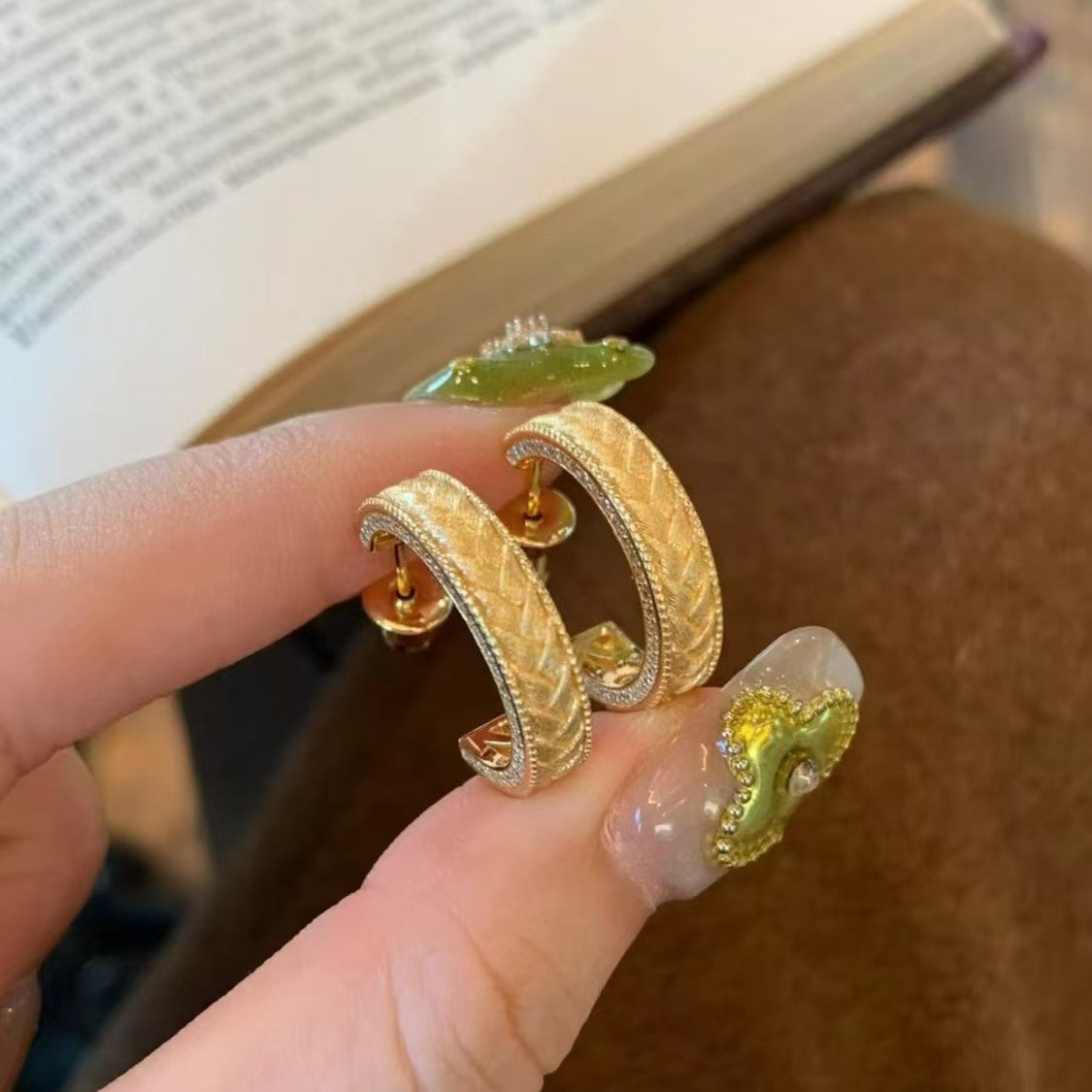 Italian Vintage Brushed Light Luxury Row Diamond Wheat Spike Earrings Retro Light Luxury High-end Design Sense Exquisite Fashion Versatile