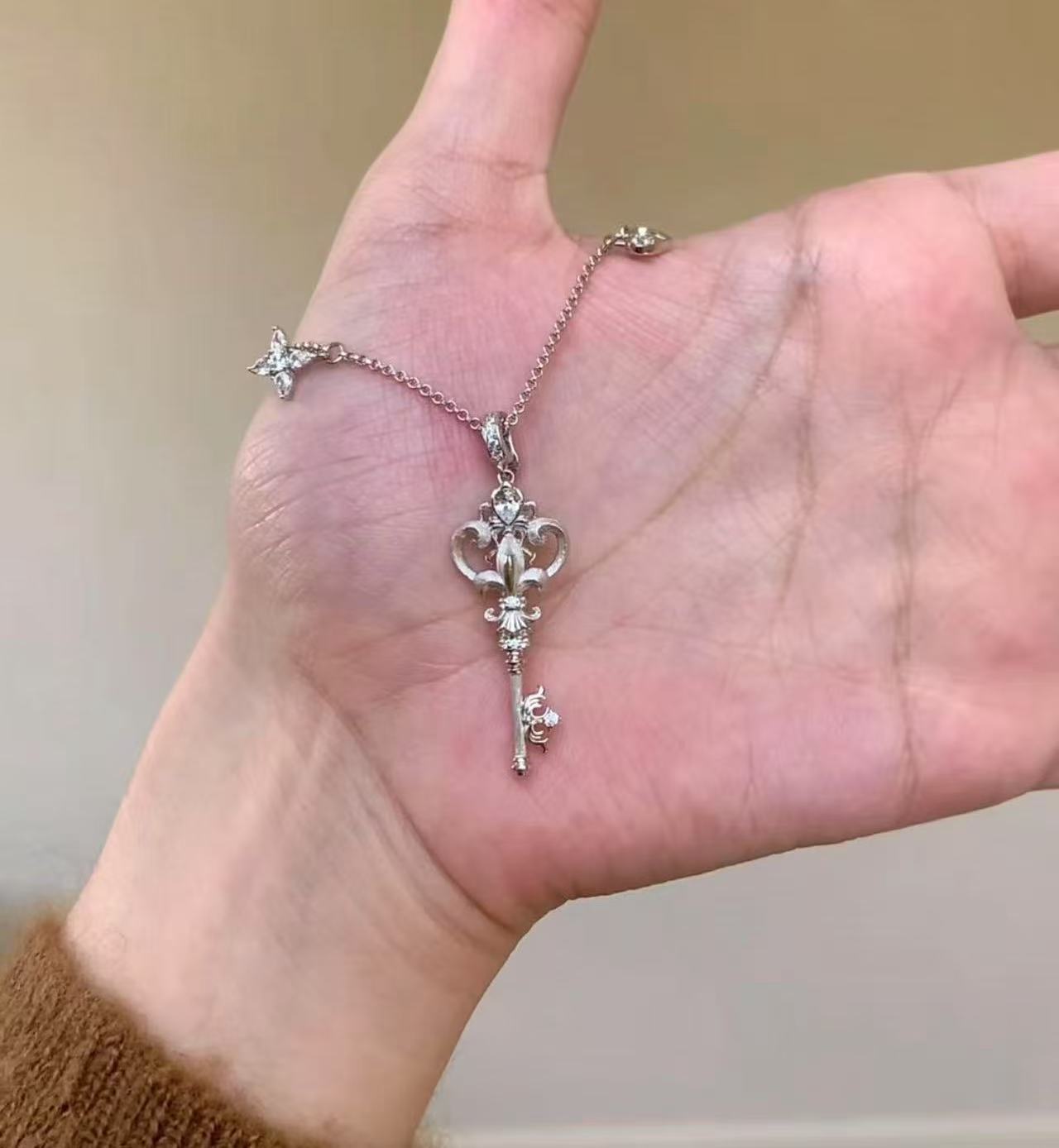 Sterling Silver S925Brushed Craft Iris Flower Fairy Wand Key Necklace for Women, Niche Light Luxury High-end Collarbone Chain