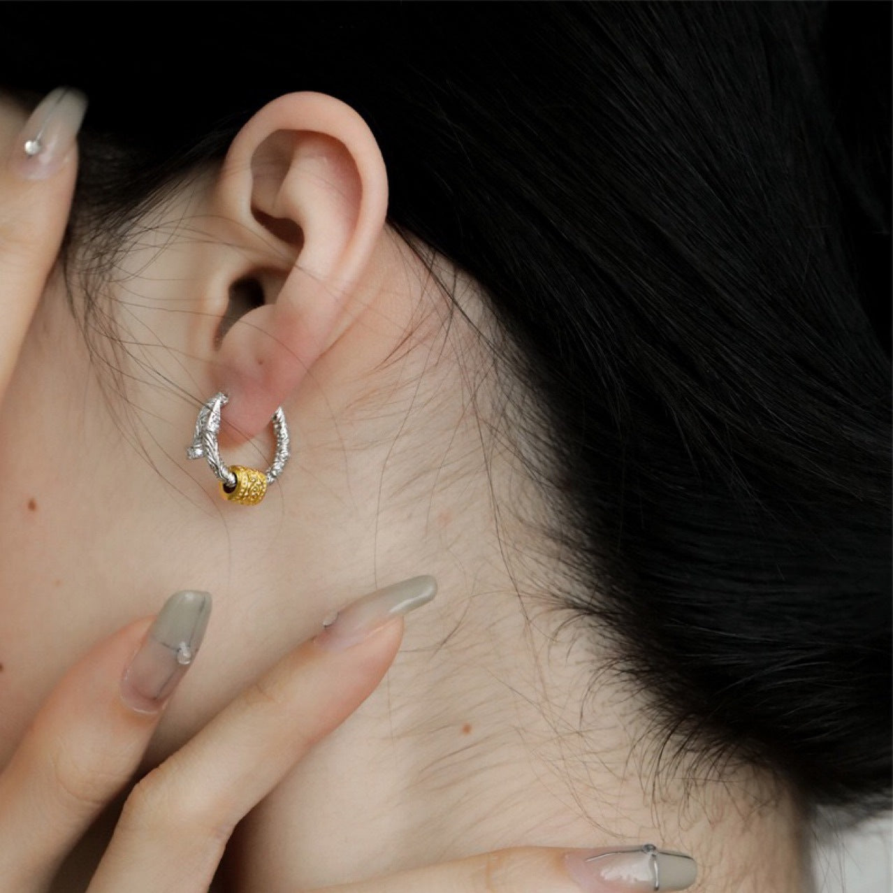 Korean Version Pure Silver Tang Grass Pattern Stud Earrings for Women, Exquisite Vintage Fashion Versatile Circle