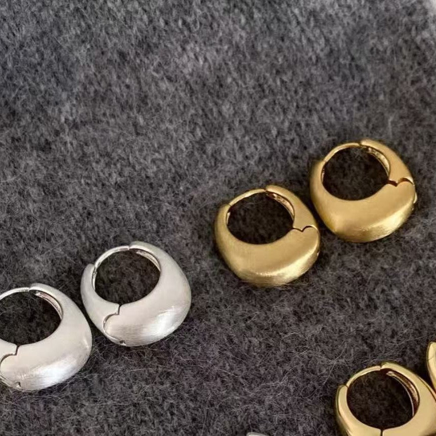 Minimalist Cool Style Brushed Simple Ear Cuff Earrings Niche Design Sense High-end Petite Fashion Versatile Ear Jewelry Ear Studs