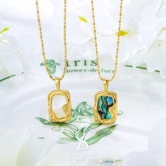 18K Gold Plated Abalone Shell Necklace Light Luxury High-end Square Pendant Necklace for Women Non-fading Mother-of-pearl Necklace Collarbone Chain