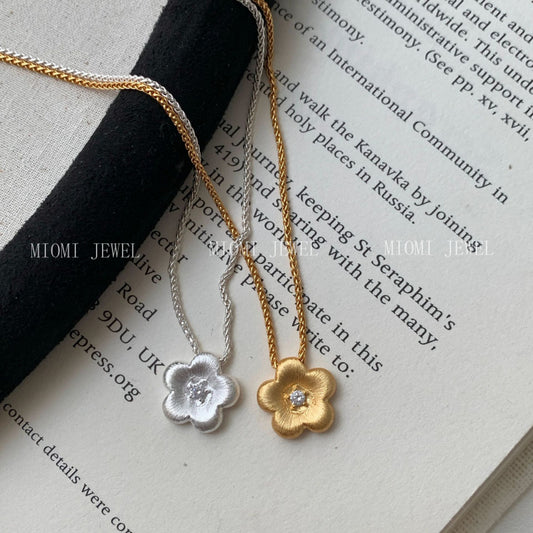 S925 Sterling Silver Vintage Brushed Flower Necklace for Women Retro Light Luxury Niche Design Hot-Selling Collarbone Chain