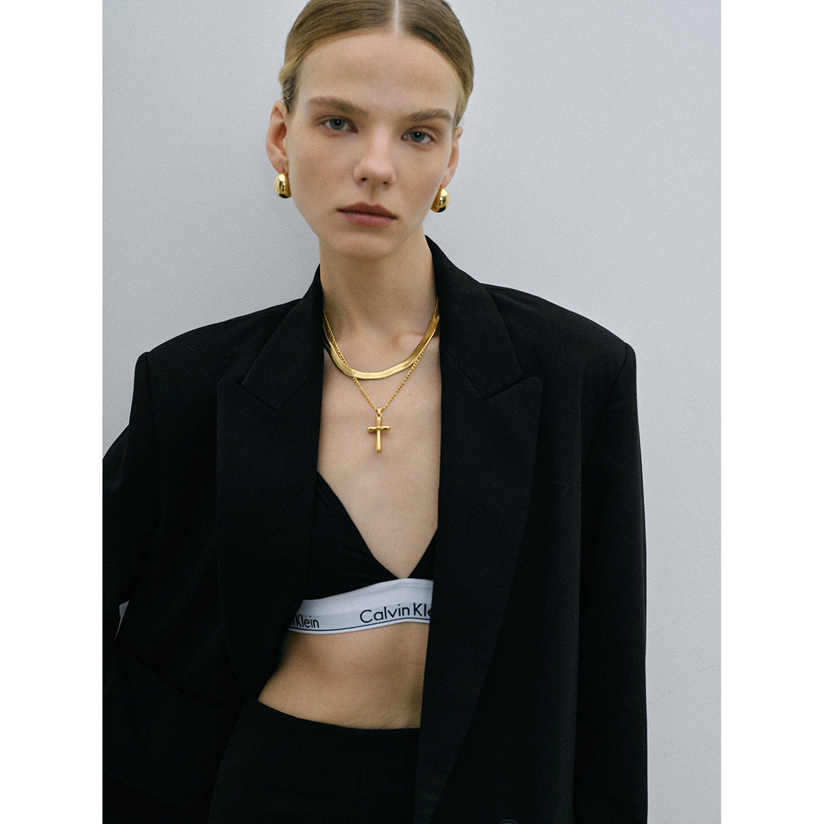 18k Gold Stainless Steel Cross Necklace Niche High-end Minimalist Cross Titanium Steel Necklace