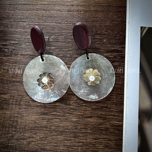 Monies Style Natural Fritillary Black Disc Shell Carved Flower Pearl Earrings Wooden Earrings Exaggerated Studs Handmade Earrings