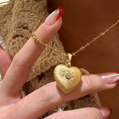 Italian Vintage Style Brushed Craft Cloth Heart Pendant Fairy Chain Niche Design Versatile High-end