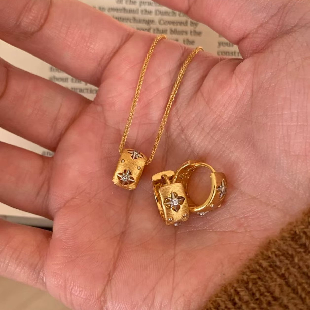 Pure Silver S925 Vintage Gold Eight-Pointed Star Brushed Earrings Retro Design Hollow Four-Leaf Flower Ear Clips