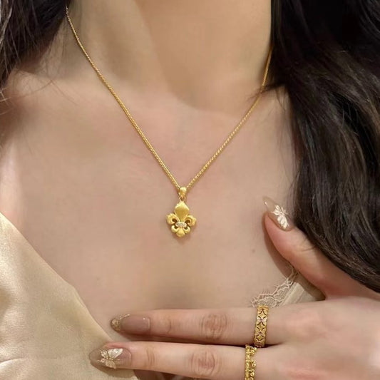 Italian Craft Vintage Style Brushed Craft Double-Sided Brushed Iris Flower Necklace Light Luxury Style High-End Collarbone Chain